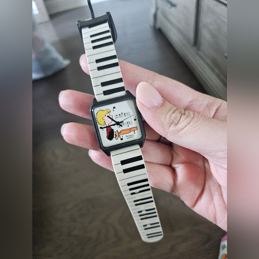 Vintage 1990's Armitron PEANUTS Shroeder Watch (NEW BATTERY)
